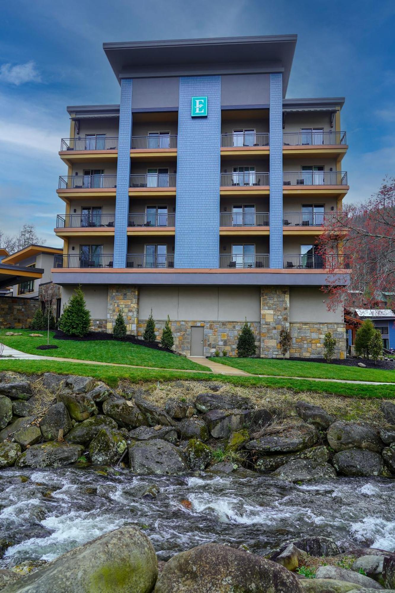 Embassy Suites By Hilton Gatlinburg Resort Exterior photo