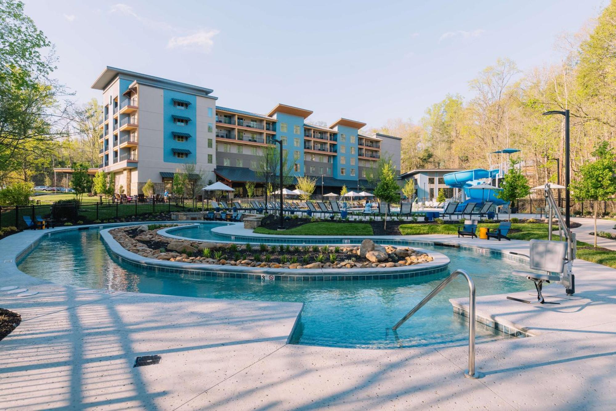 Embassy Suites By Hilton Gatlinburg Resort Exterior photo